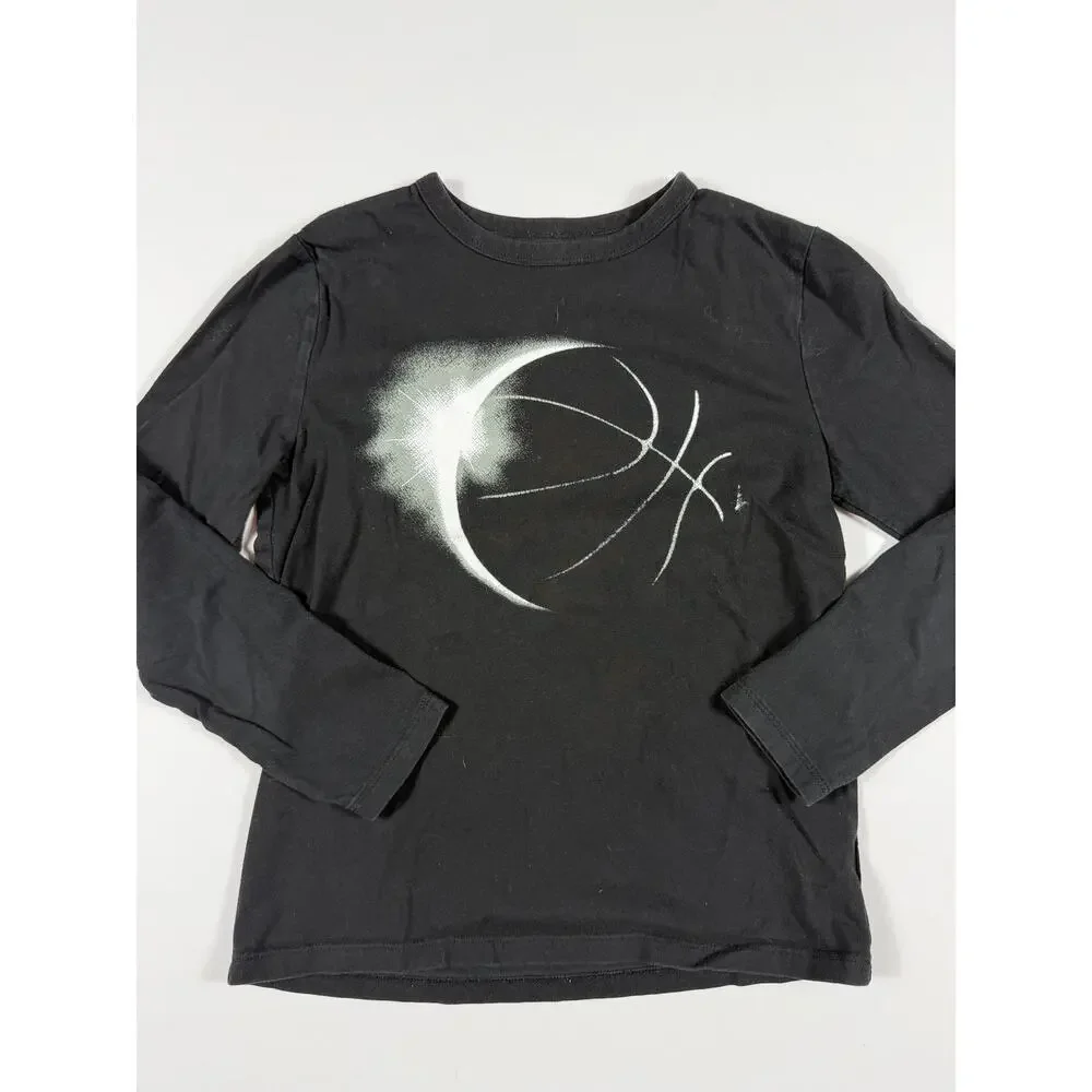 Gap Kids Boys’ Eclipse Basketball Graphic Long Sleeve T-Shirt Black 8-9 medium